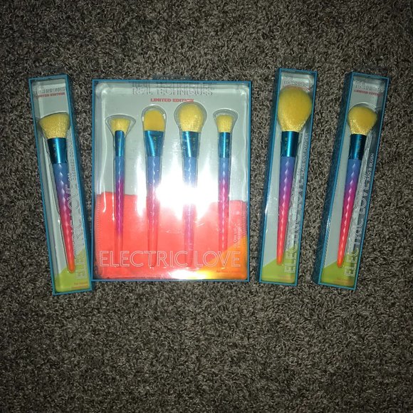 Real Techniques Other - Real Techniques Limited Edition Electric Love Brush Set